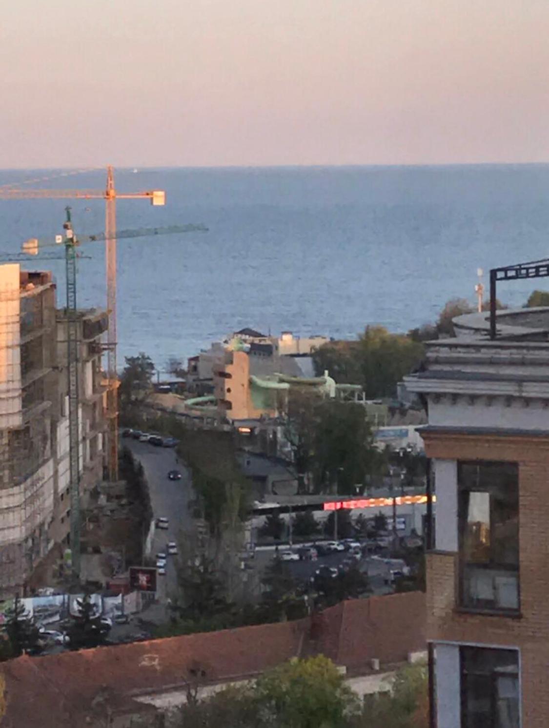 Апартаменти Комфортная студия с балконом и видом моря Одеса Екстер'єр фото